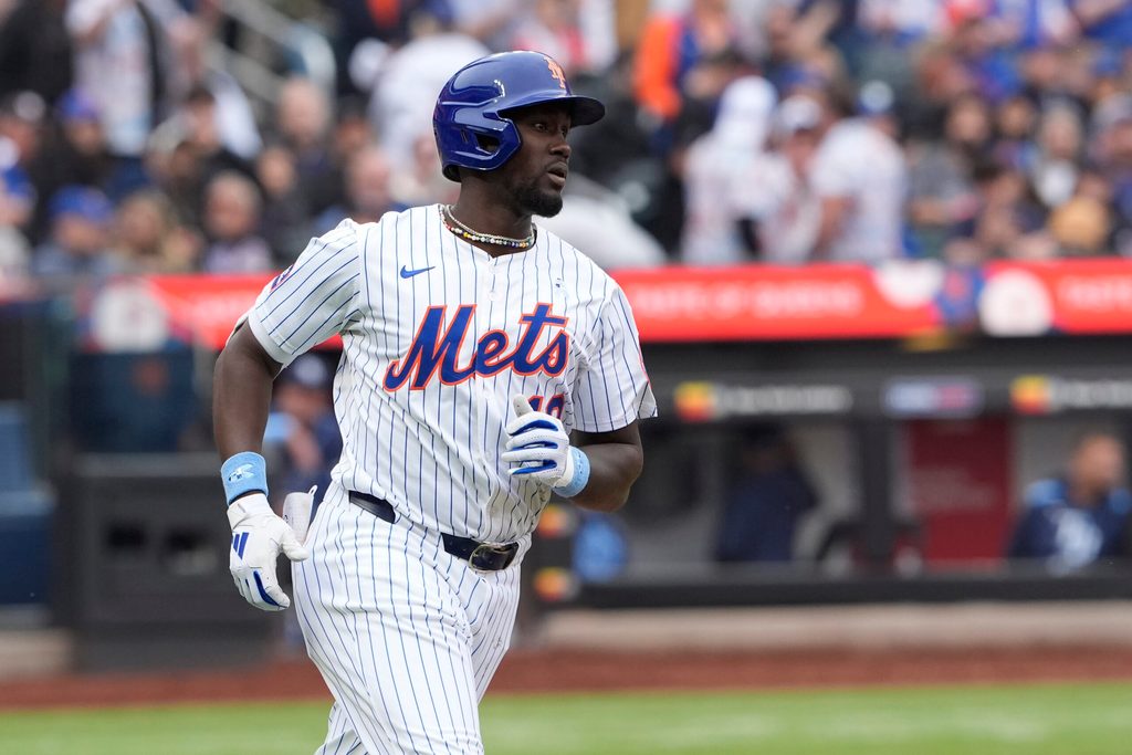 Jun 15, 2025; New York City, New York, USA; New York Mets third baseman Ronny Mauricio (10) runs out a single against the Tampa Bay Rays during the seventh inning at Citi Field. Mandatory Credit: Gregory Fisher-Imagn Images