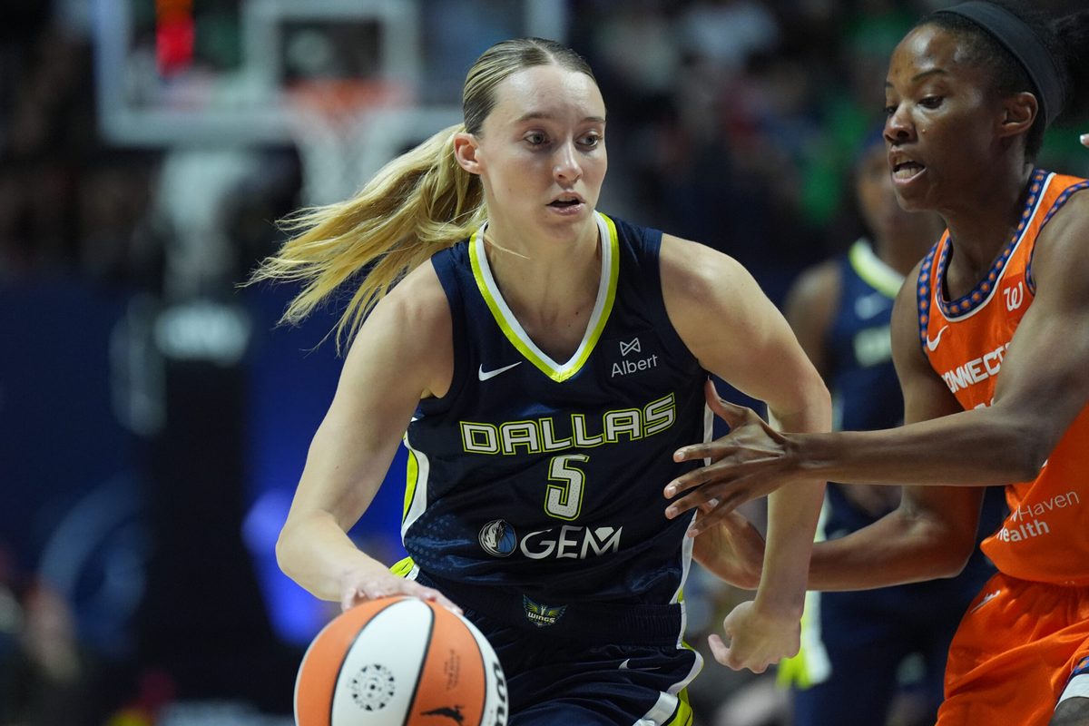 Jun 20, 2025; Uncasville, Connecticut, USA; Dallas Wings guard Paige Bueckers (5) drives the ball against Connecticut Sun guard Lindsay Allen (15) in the first half at Mohegan Sun Arena. Mandatory Credit: David Butler II-Imagn Images