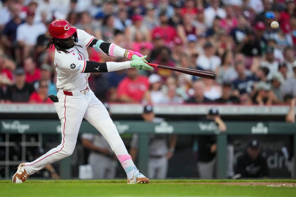 Jun 25, 2025; Cincinnati, Ohio, USA; Cincinnati Reds shortstop Elly De La Cruz singles against the New York Yankees in the fourth inning at Great American Ball Park. Mandatory Credit: Aaron Doster-Imagn Images