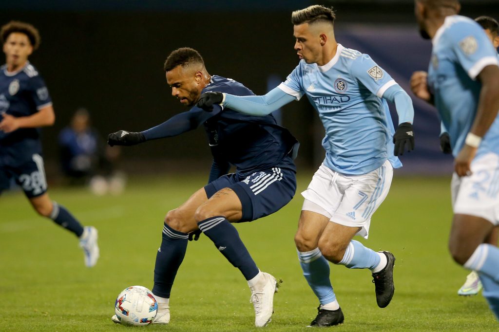 May 7, 2022; New York, NY, New York, NY, USA; Sporting Kansas City forward Khiry Shelton (11) and New York City FC midfielder Alfredo Morales (7) fight for the ball during the second half at Citi Field. Mandatory Credit: Brad Penner-Imagn Images