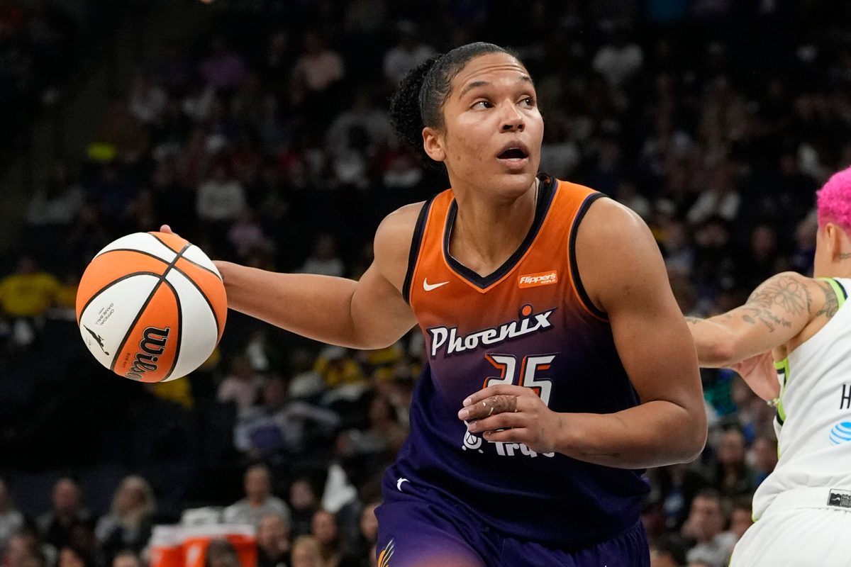 Jul 16, 2025; Minneapolis, Minnesota, USA; Phoenix Mercury forward Alyssa Thomas (25) goes to the basket against the Minnesota Lynx in the fourth quarter at Target Center. Mandatory Credit: Bruce Kluckhohn-Imagn Images