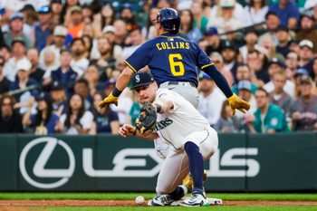 Jul 22, 2025; Seattle, Washington, USA; Seattle Mariners first baseman Luke Raley (20) drops a throw allowing Milwaukee Brewers right fielder Isaac Collins (6) safe during the seventh inning at T-Mobile Park. Mandatory Credit: Joe Nicholson-Imagn Images