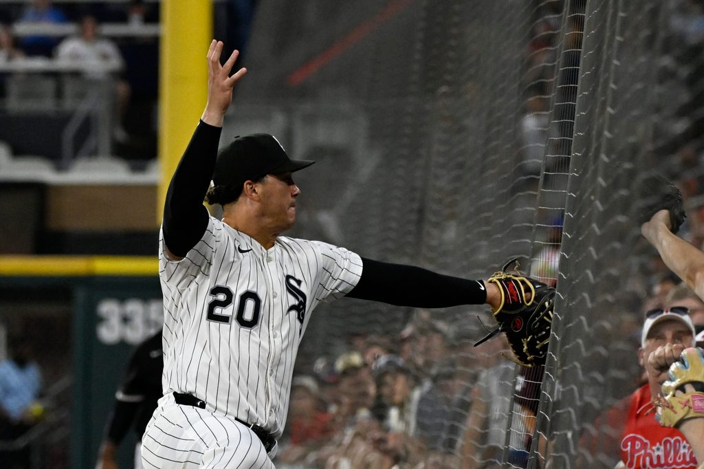 Jul 29, 2025; Chicago, Illinois, USA;  Chicago White Sox first baseman Miguel Vargas (20) tries to make the catch on the foul ball hit by Philadelphia Phillies catcher J.T. Realmuto (10) during the seventh inning at Rate Field. Mandatory Credit: Matt Marton-Imagn Images