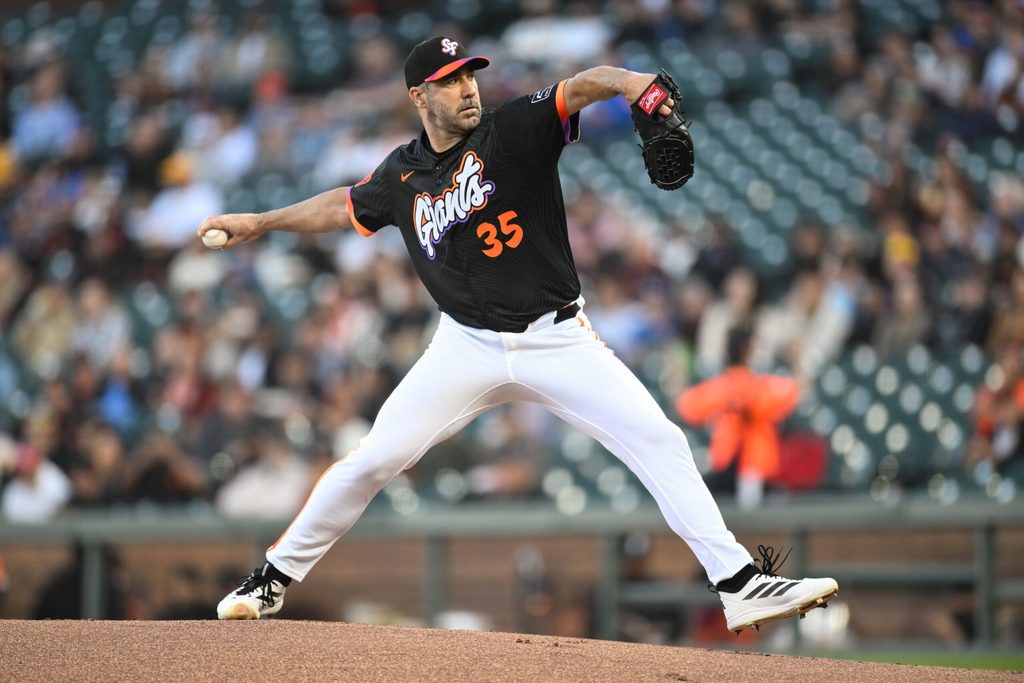 Jul 29, 2025; San Francisco, California, USA; San Francisco Giants starting pitcher Justin Verlander (35) throws against the Pittsburgh Pirates during the first inning at Oracle Park. Mandatory Credit: Eakin Howard-Imagn Images
