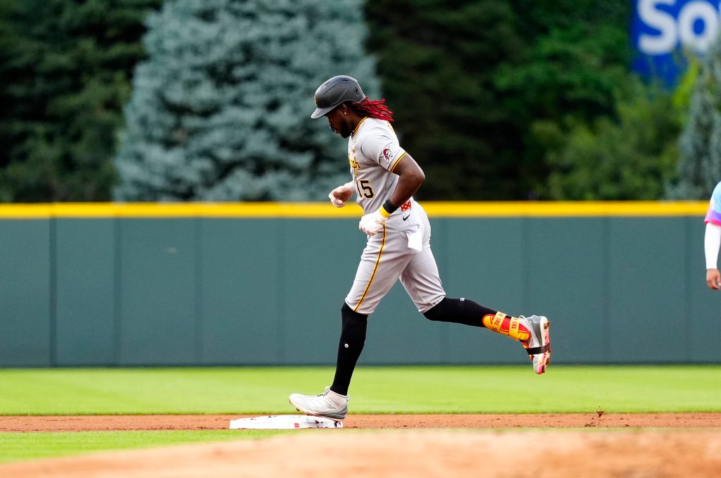 Aug 1, 2025; Denver, Colorado, USA; Pittsburgh Pirates center fielder Oneil Cruz (15) runs off a grand slam in the first inning against the Colorado Rockies at Coors Field. Mandatory Credit: Ron Chenoy-Imagn Images