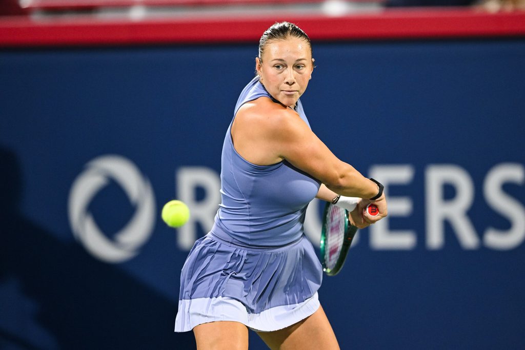 Aug 3, 2025; Montreal, QC, Canada; Amanda Anisimova (USA) returns the ball to Elina Svitolina (UKR) in fourth round play at IGA Stadium. Mandatory Credit: David Kirouac-Imagn Images