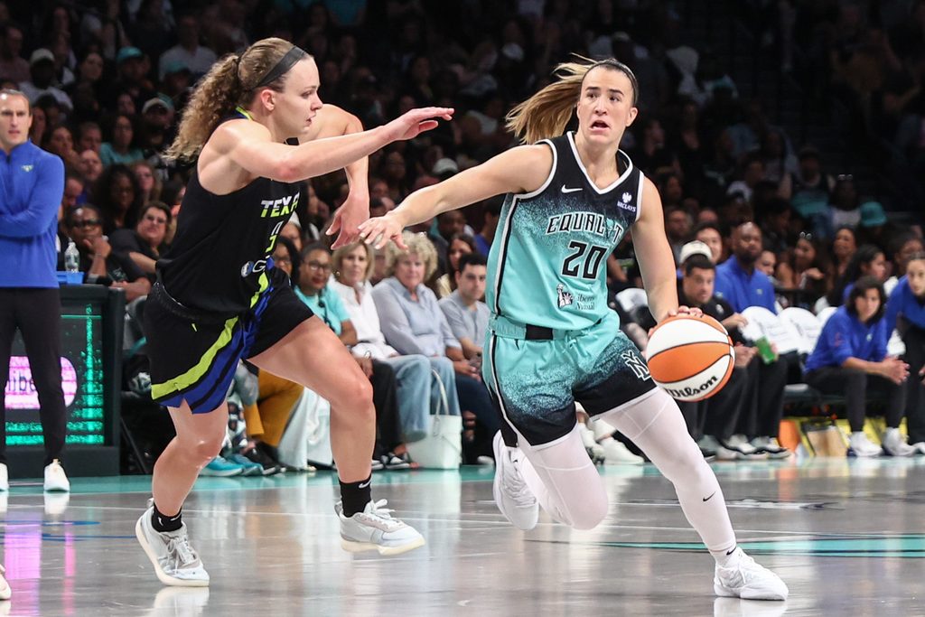 Aug 5, 2025; Brooklyn, New York, USA; New York Liberty guard Sabrina Ionescu (20) looks to drive past Dallas Wings guard Grace Berger (9) in the third quarter at Barclays Center. Mandatory Credit: Wendell Cruz-Imagn Images