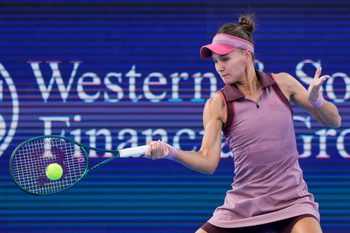 Aug 14, 2025; Cincinnati, OH, USA;  Veronika Kudermetova (RUS) returns a shot against Magda Linette (POL) during the Cincinnati Open at the Lindner Family Tennis Center. Mandatory Credit: Aaron Doster-Imagn Images