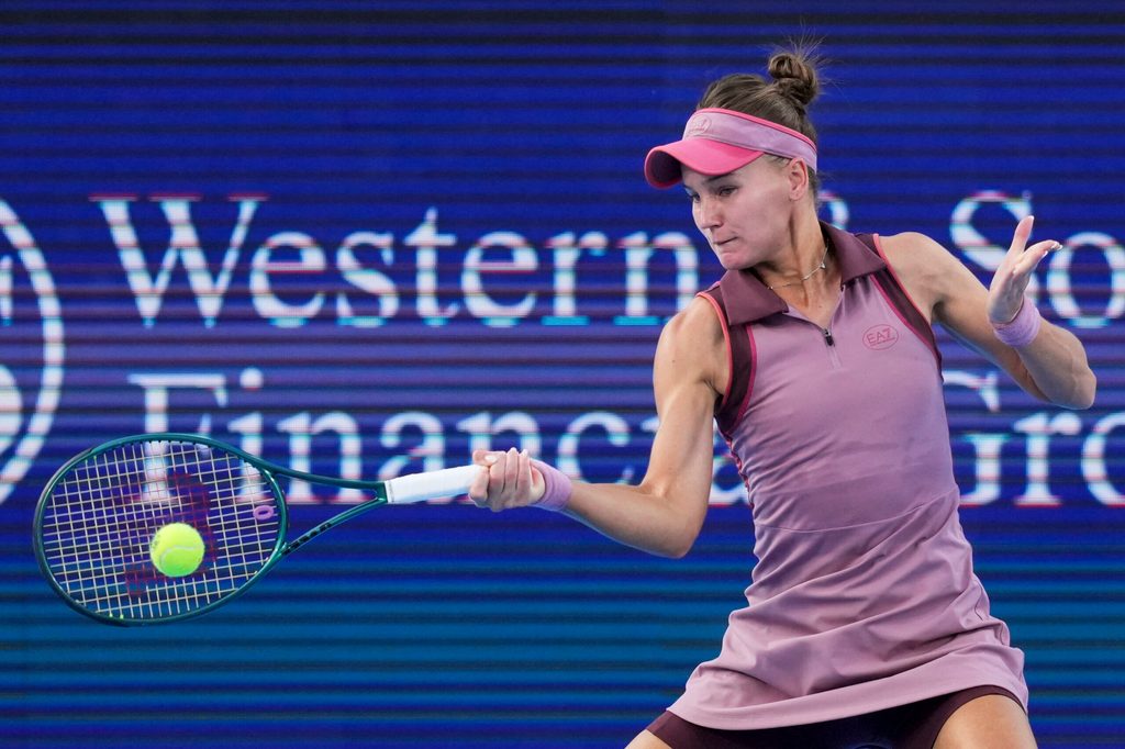 Aug 14, 2025; Cincinnati, OH, USA;  Veronika Kudermetova (RUS) returns a shot against Magda Linette (POL) during the Cincinnati Open at the Lindner Family Tennis Center. Mandatory Credit: Aaron Doster-Imagn Images