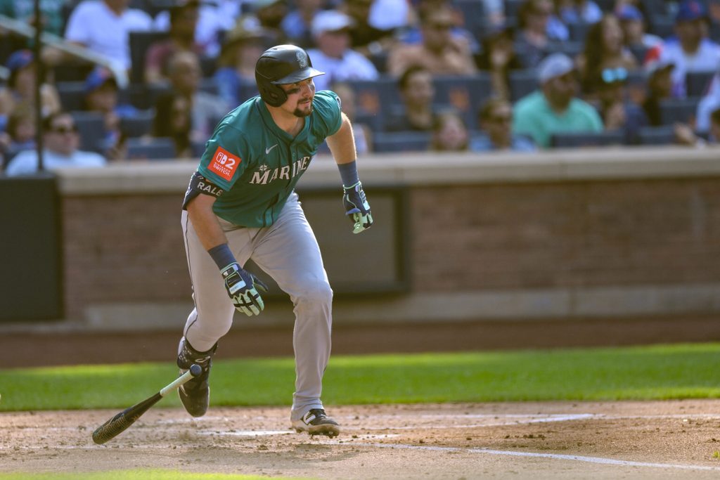 Aug 16, 2025; New York City, New York, USA; Seattle Mariners catcher Cal Raleigh (29) hits a single during the third inning against the New York Mets at Citi Field. Mandatory Credit: John Jones-Imagn Images