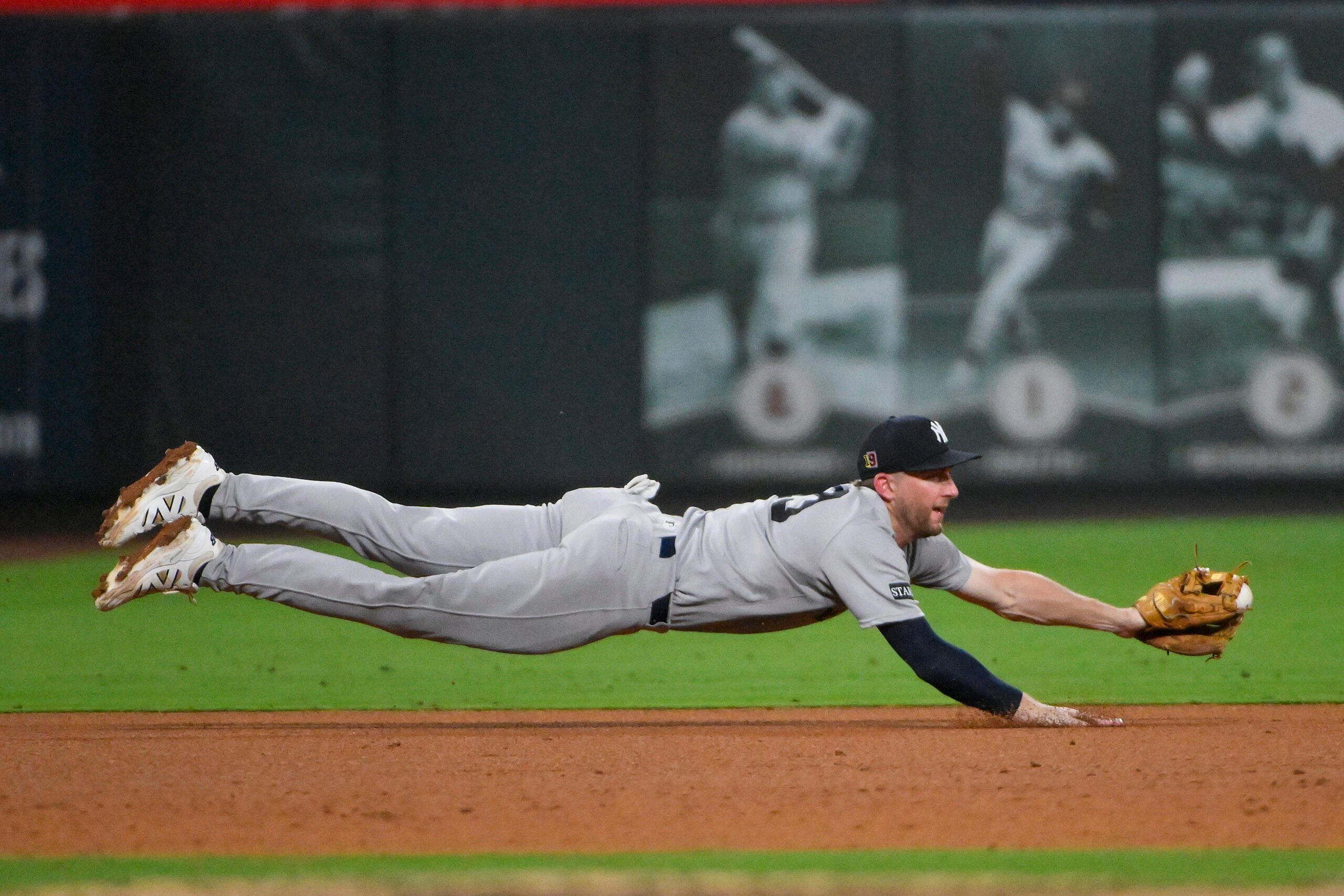 Aug 16, 2025; St. Louis, Missouri, USA; New York Yankees third baseman Ryan McMahon (19) dives and fields ground ball hit by St. Louis Cardinals shortstop Masyn Winn (not pictured) during the ninth inning at Busch Stadium. Mandatory Credit: Jeff Curry-Imagn Images