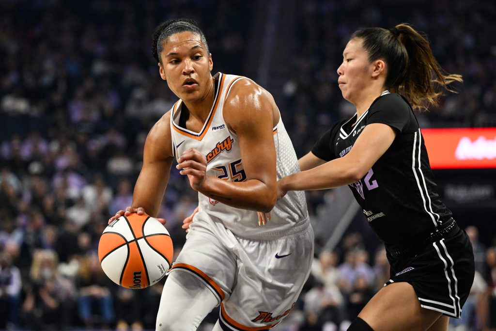 Aug 19, 2025; San Francisco, California, USA; Phoenix Mercury forward Alyssa Thomas (25) dribbles against Golden State Valkyries guard Kaitlyn Chen (2) in the first quarter at Chase Center. Mandatory Credit: Eakin Howard-Imagn Images