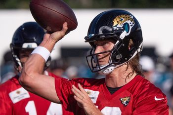 Jacksonville Jaguars quarterback Trevor Lawrence (16) p-passes in a drill during the Jacksonville Jaguars’ 18th and final training camp practice at Miller Electric Center in Jacksonville, Fla. Wednesday August 20, 2025. [Doug Engle/Florida Times-Union]