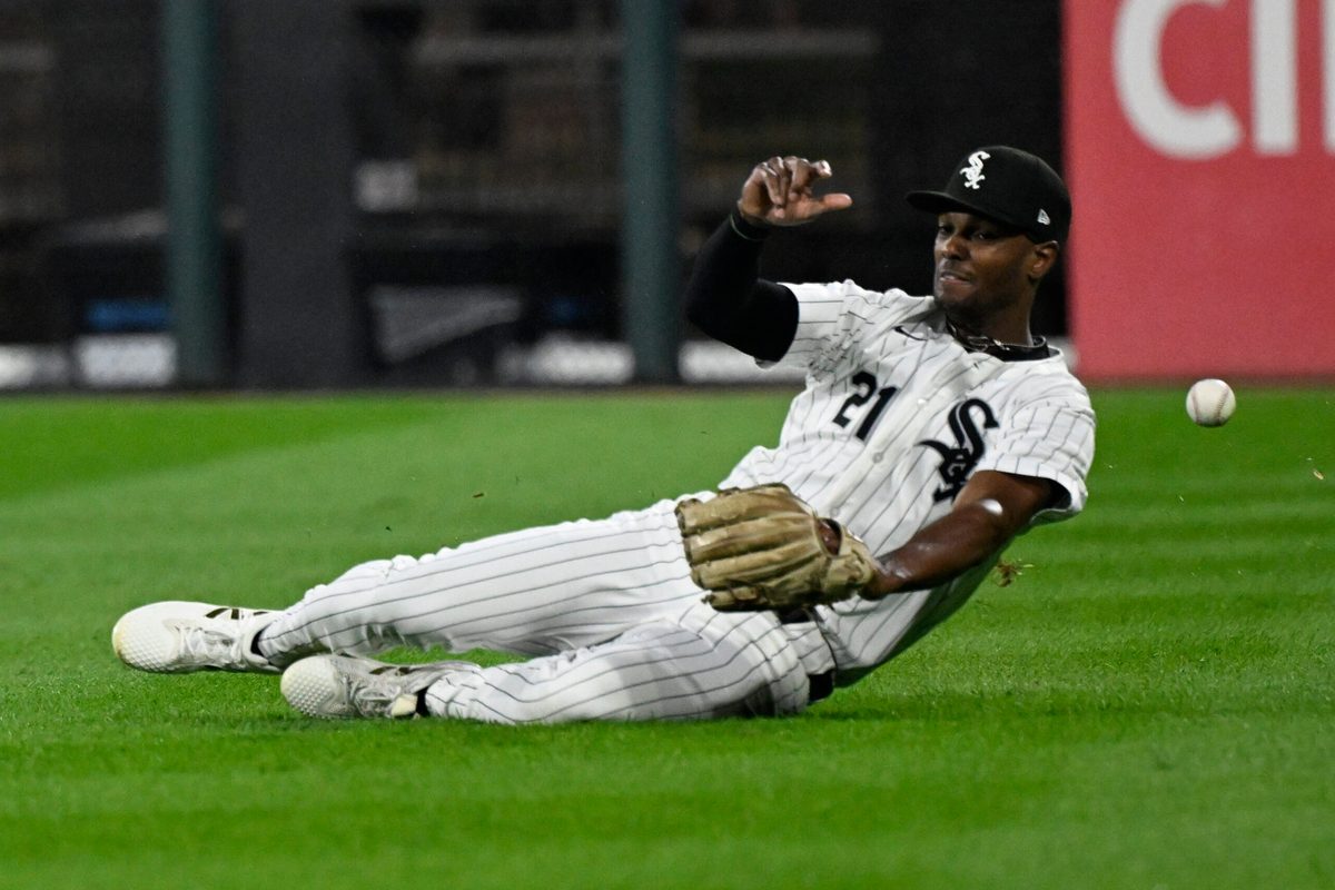 Aug 23, 2025; Chicago, Illinois, USA; Chicago White Sox outfielder Michael A. Taylor (21) can’t make the play on the ball hit by Minnesota Twins catcher Ryan Jeffers (27) during the sixth inning at Rate Field. Mandatory Credit: Matt Marton-Imagn Images
