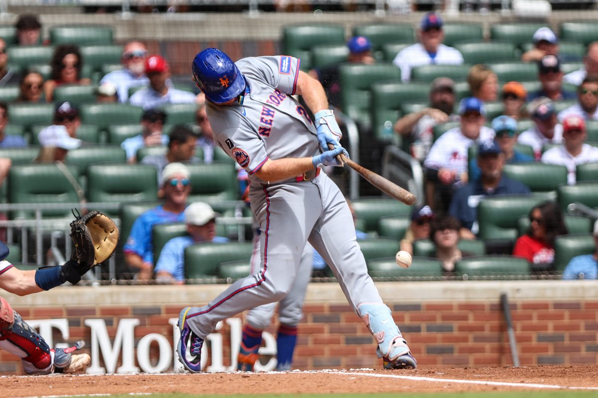 Aug 24, 2025; Cumberland, Georgia, USA; New York Mets first base Pete Alonso (20) swings the bat as it snaps in the game against the Atlanta Braves during the second inning at Truist Park. Mandatory Credit: Jordan Godfree-Imagn Images