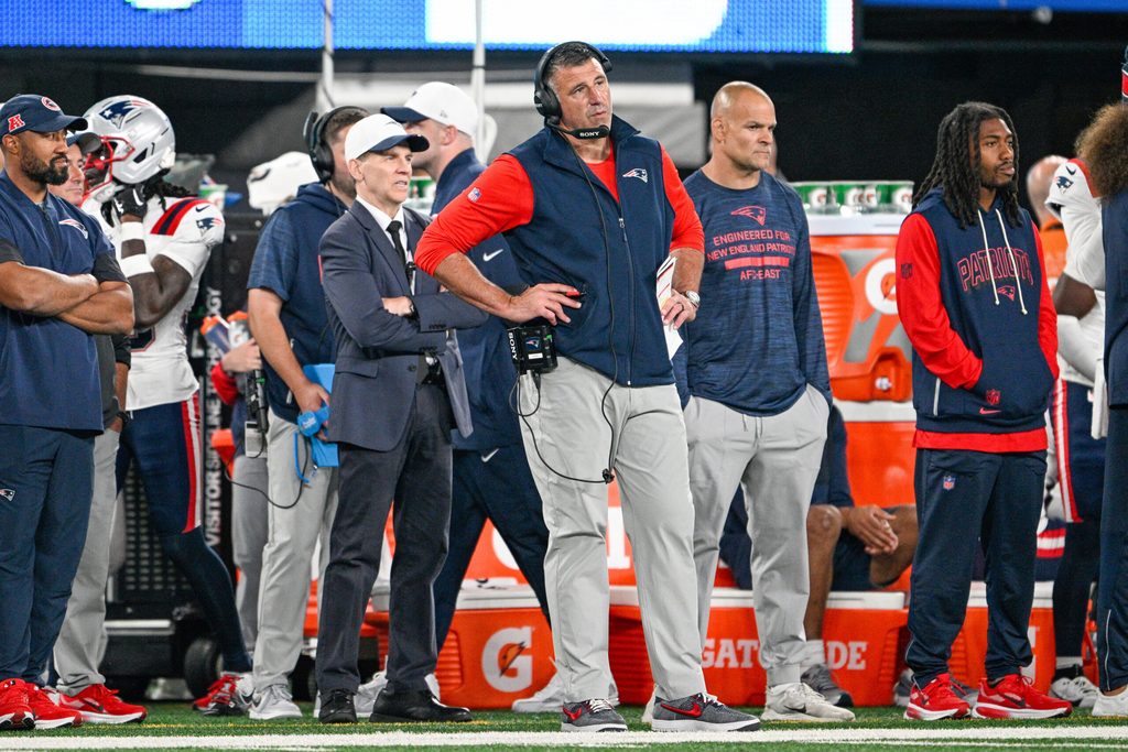 Aug 21, 2025; East Rutherford, New Jersey, USA; New England Patriots head coach Mike Vrabel during the third quarter against the New York Giants at MetLife Stadium. Mandatory Credit: Mark Smith-Imagn Images