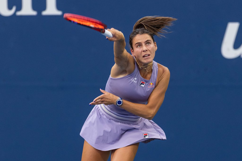Aug 29, 2025; Flushing, NY, USA; Emma Navarro of the United States serves against Barbora Krejcikova of Czech Republic in the third round of the women’s singles at the US Open at Billie Jean King National Tennis Center. Mandatory Credit: Mike Frey-Imagn Images