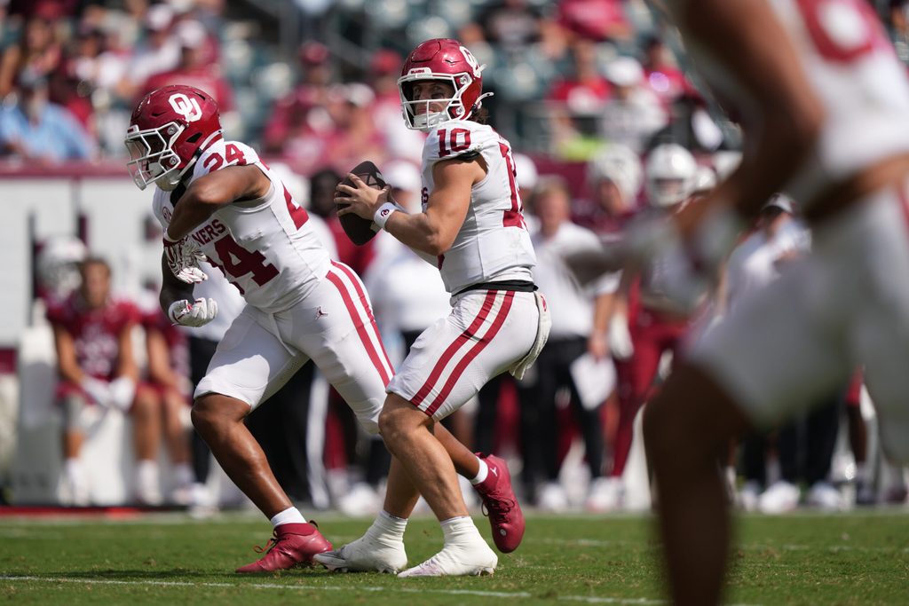 Sep 13, 2025; Philadelphia, Pennsylvania, USA; Oklahoma Sooners quarterback John Mateer (10) drops back to throw against the Temple Owls in the second half at Lincoln Financial Field. Mandatory Credit: Kyle Ross-Imagn Images