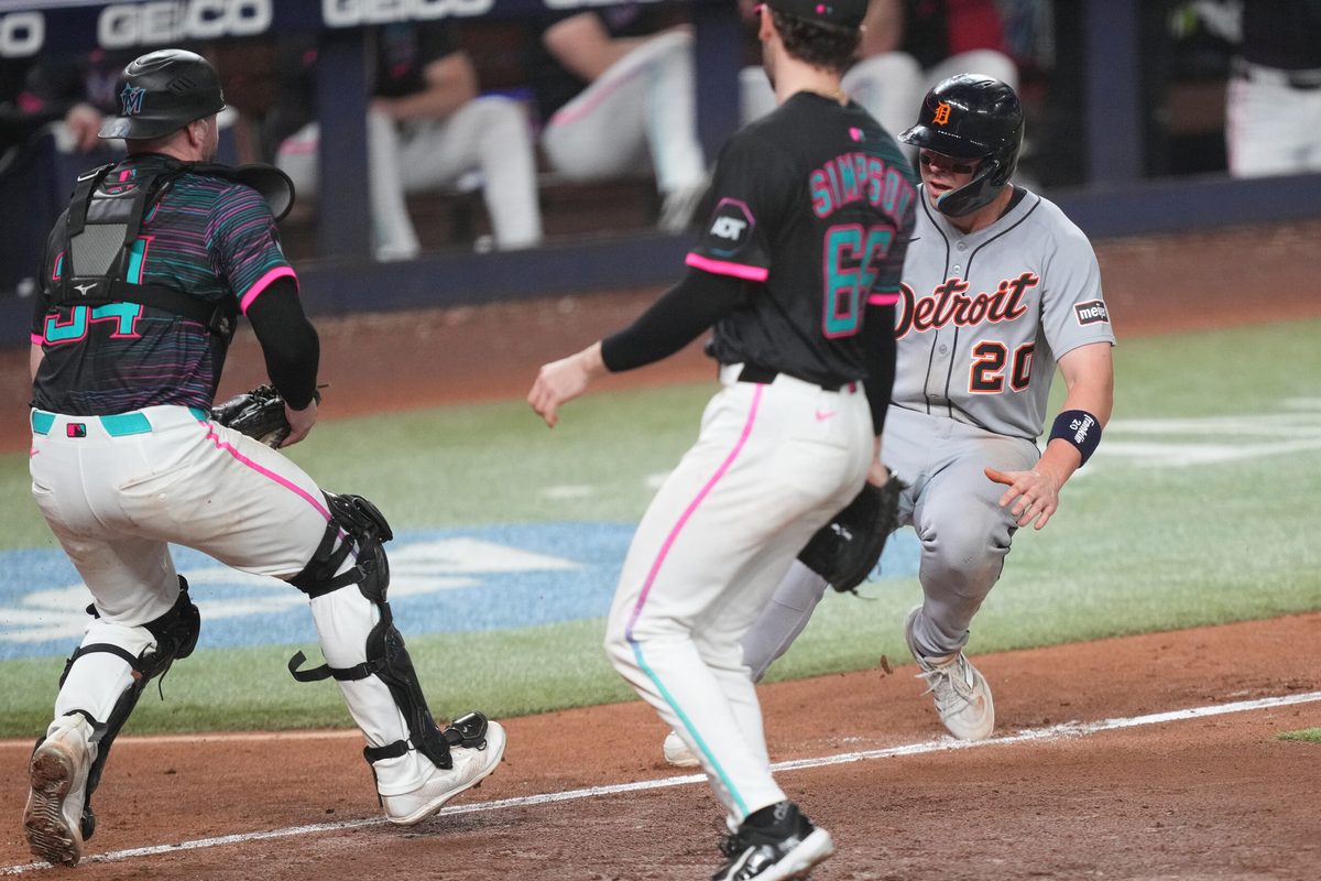 Sep 13, 2025; Miami, Florida, USA; Miami Marlins catcher Liam Hicks (34) runs down Detroit Tigers first baseman Spencer Torkelson (20) at home plate in the 11th inning at loanDepot Park. Mandatory Credit: Jim Rassol-Imagn Images