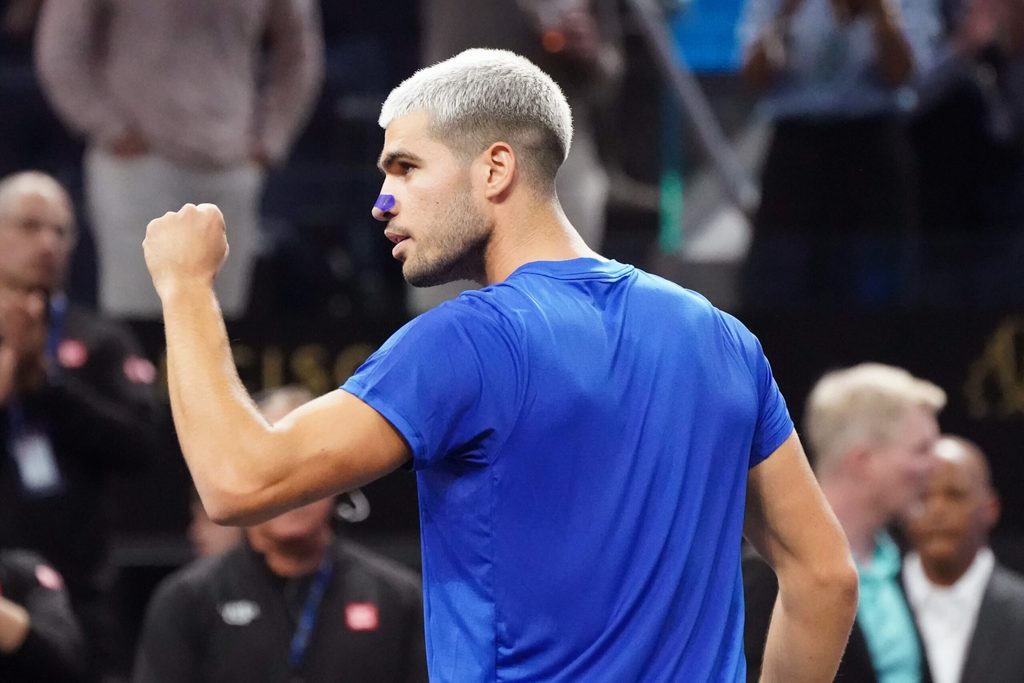 Sep 21, 2025; San Francisco, CA, USA; Team Europe player Carlos Alcaraz acknowledges his team after defeating Team World player Francisco Cerundolo during the Laver Cup at Chase Center. Mandatory Credit: David Gonzales-Imagn Images