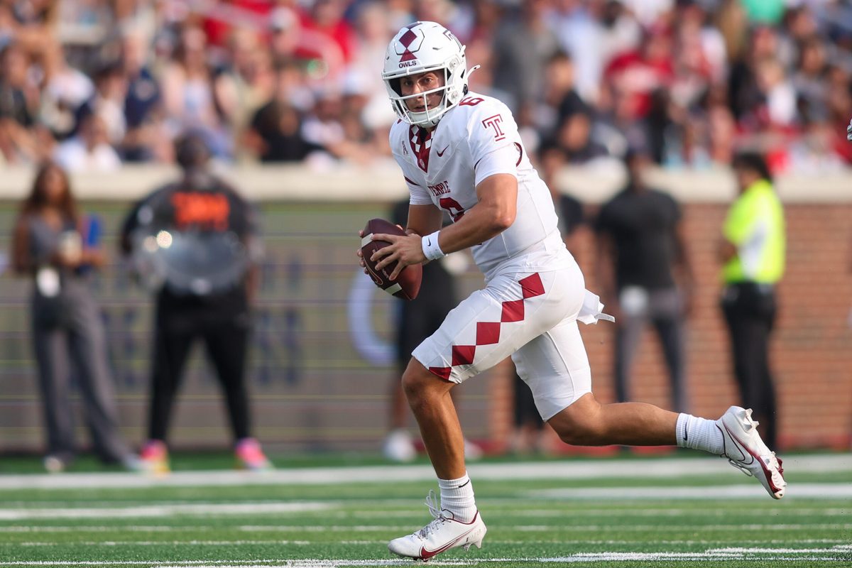 Sep 20, 2025; Atlanta, Georgia, USA; Temple Owls quarterback Evan Simon (6) scrambles against the Georgia Tech Yellow Jackets in the second quarter at Bobby Dodd Stadium at Hyundai Field. Mandatory Credit: Brett Davis-Imagn Images