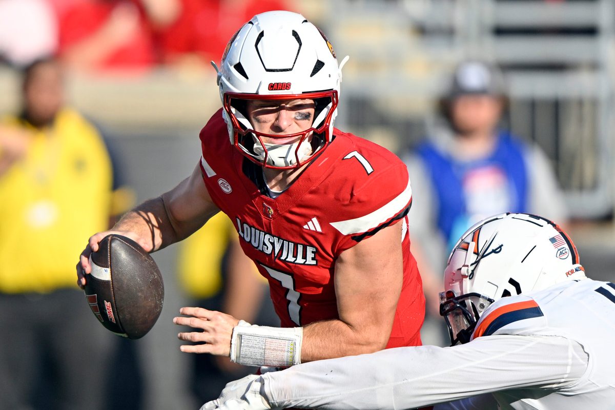 Oct 4, 2025; Louisville, Kentucky, USA; Virginia Cavaliers defensive end Mitchell Melton (17) sacks Louisville Cardinals quarterback Miller Moss (7) during the second half at L&N Federal Credit Union Stadium. Virginia defeated Louisville 30-27. Mandatory Credit: Jamie Rhodes-Imagn Images
