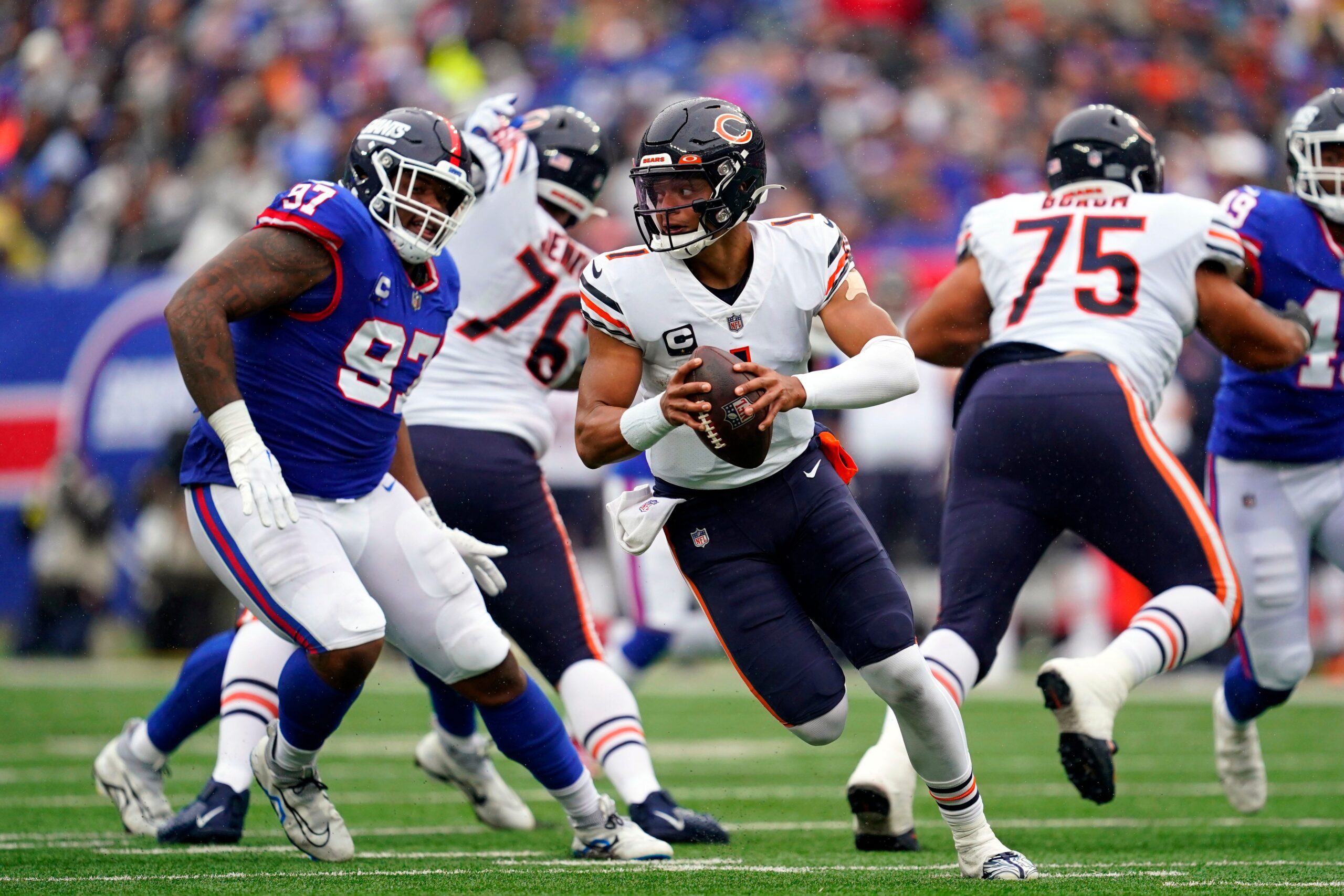 Chicago Bears quarterback Justin Fields (1) scrambles against the New York Giants in the second half. The Giants defeat the Bears, 20-12, at MetLife Stadium on Sunday, Oct. 2, 2022, in East Rutherford.

Nfl Ny Giants Vs Chicago Bears