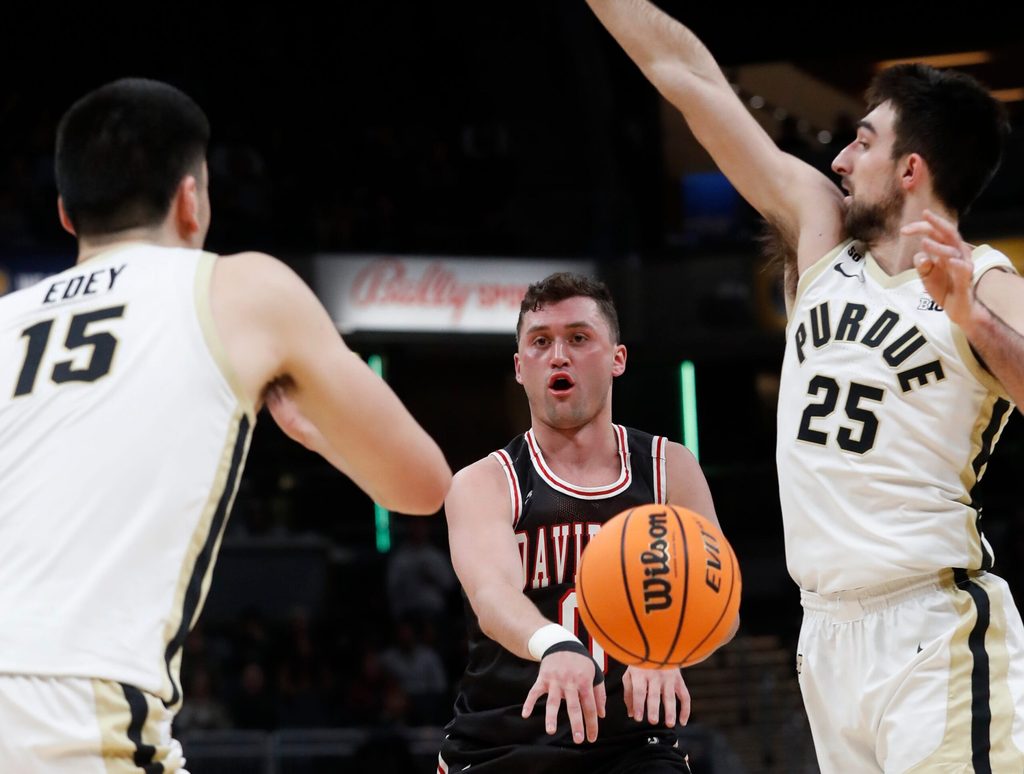 Davidson Wildcats guard Foster Loyer (0) passes the ball during the Indy Classic NCAA men s basketball doubleheader against the Purdue Boilermakers, Saturday, Dec. 17, 2022, at Gainbridge Fieldhouse in Indianapolis. Purdue won 69-61.
Purduedavidsonmbb121722 Am14189