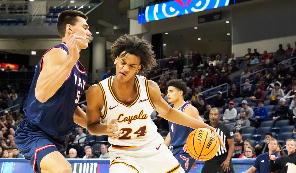 Nov 8, 2023; Chicago, Illinois, USA; Florida Atlantic Owls center Vladislav Goldin (50) defends Loyola Ramblers center Miles Rubin (24) during the first half at Wintrust Arena. Mandatory Credit: David Banks-Imagn Images