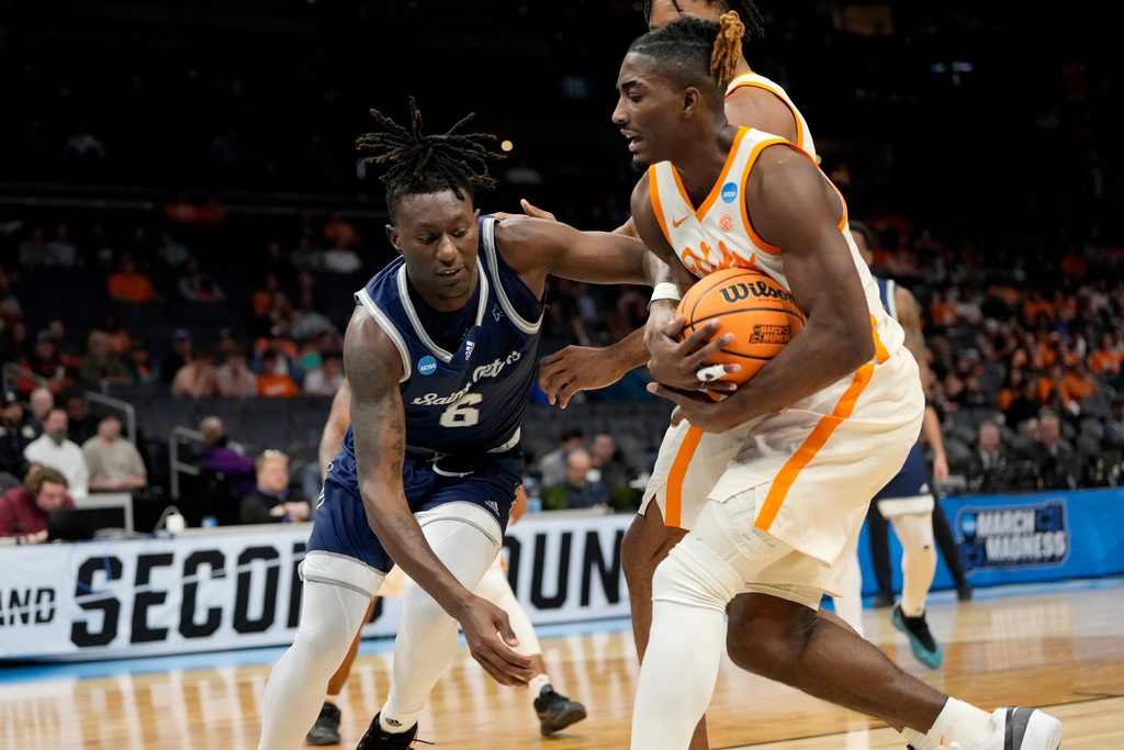 Mar 21, 2024; Charlotte, NC, USA; Saint Peter's Peacocks forward Michael Houge (6) defends Tennessee Volunteers guard Jahmai Mashack (15) in the first round of the 2024 NCAA Tournament at Spectrum Center. Mandatory Credit: Bob Donnan-Imagn Images
