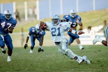 Middle Tennessee State’s Rodney Shelton (21) is eluding Tennessee State defenders in the 16th-ranked Blue Raiders 45-10 Ohio Valley Conference romp over host Tennessee State before 15,400 at Hale Stadium in Nashville on Sept. 3, 1994.