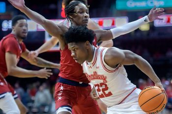 Bradley’s Jaquan Johnson (22) moves the ball against UIC’s Ahmad Henderson II in the first half of their MVC basketball game Wednesday, Jan. 29, 2025 at Carver Arena in Peoria. The Braves fell 93-70 to the Flames.
