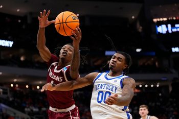 Mar 21, 2025; Milwaukee, WI, USA; Troy Trojans forward Myles Rigsby (4) dives for a rebound past Kentucky Wildcats guard Otega Oweh (00) during the second half at Fiserv Forum. Mandatory Credit: Jeff Hanisch-Imagn Images