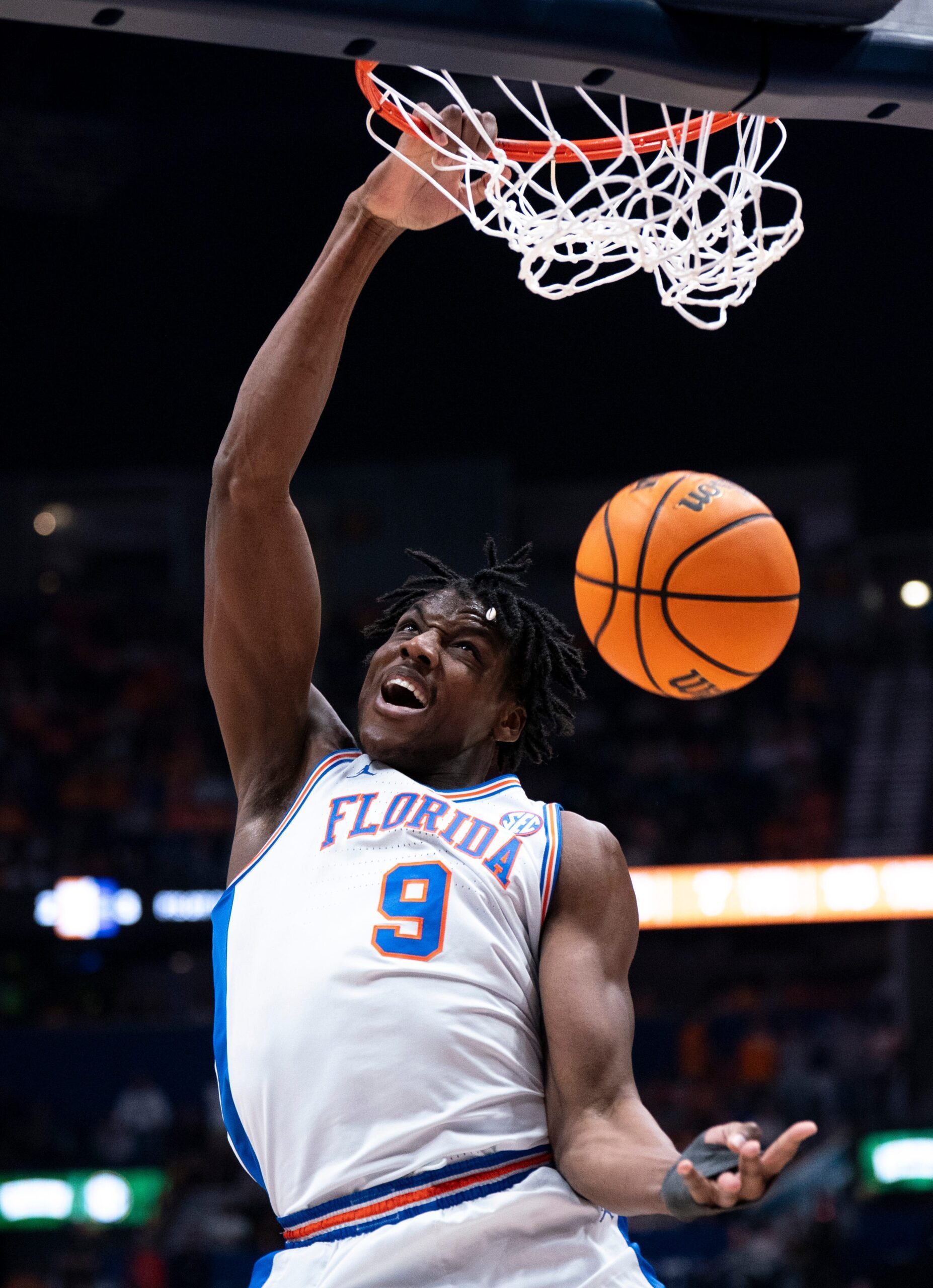 Florida center Rueben Chinyelu (9) dunks against Florida during the championship game of the SEC Men's Basketball Tournament at Bridgestone Arena in Nashville, Tenn., Sunday, March 16, 2025.
