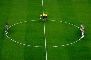 [Subscription Customers Only] Jul 4, 2025; Philadelphia, Pennsylvania, USA; The players and officials stand during a minutes silence in tribute to Liverpool forward Diogo Jota and his brother Andre Silva before a quarterfinal match of the 2025 FIFA Club World Cup at Lincoln Financial Field. Mandatory Credit: Susana Vera-Reuters via Imagn Images