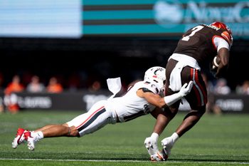 Cincinnati Bearcats safety Tayden Barnes (10) tackles Bowling Green Falcons tight end Jyrin Johnson (7) in the second quarter of the NCAA football game between the Cincinnati Bearcats and Bowling Green Falcons at Nippert Stadium in Cincinnati on Sept. 6, 2025.