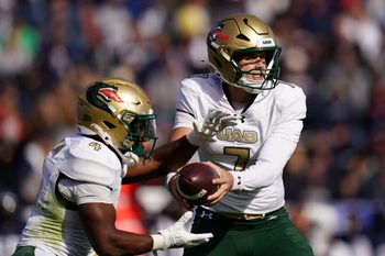 Nov 1, 2025; East Hartford, Connecticut, USA; UAB Blazers quarterback Jalen Kitna (7) hands off the ball against the UConn Huskies in the first quarter at Pratt & Whitney Stadium at Rentschler Field. Mandatory Credit: David Butler II-Imagn Images