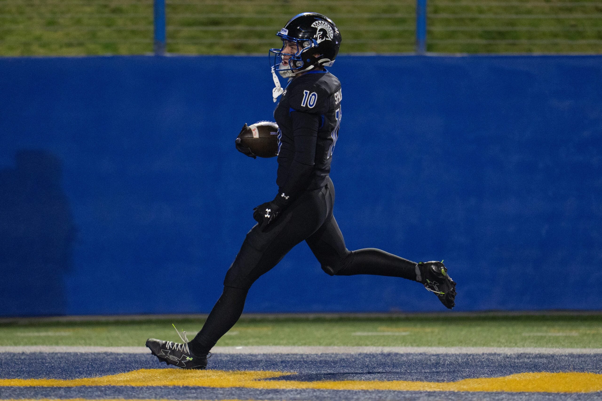 Nov 1, 2025; San Jose, California, USA; San Jose State Spartans wide receiver Danny Scudero (10) runs in for the touchdown after the catch against the Hawaii Rainbow Wahine during the third quarter at CEFCU Stadium. Mandatory Credit: Neville E. Guard-Imagn Images