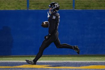 Nov 1, 2025; San Jose, California, USA; San Jose State Spartans wide receiver Danny Scudero (10) runs in for the touchdown after the catch against the Hawaii Rainbow Wahine during the third quarter at CEFCU Stadium. Mandatory Credit: Neville E. Guard-Imagn Images