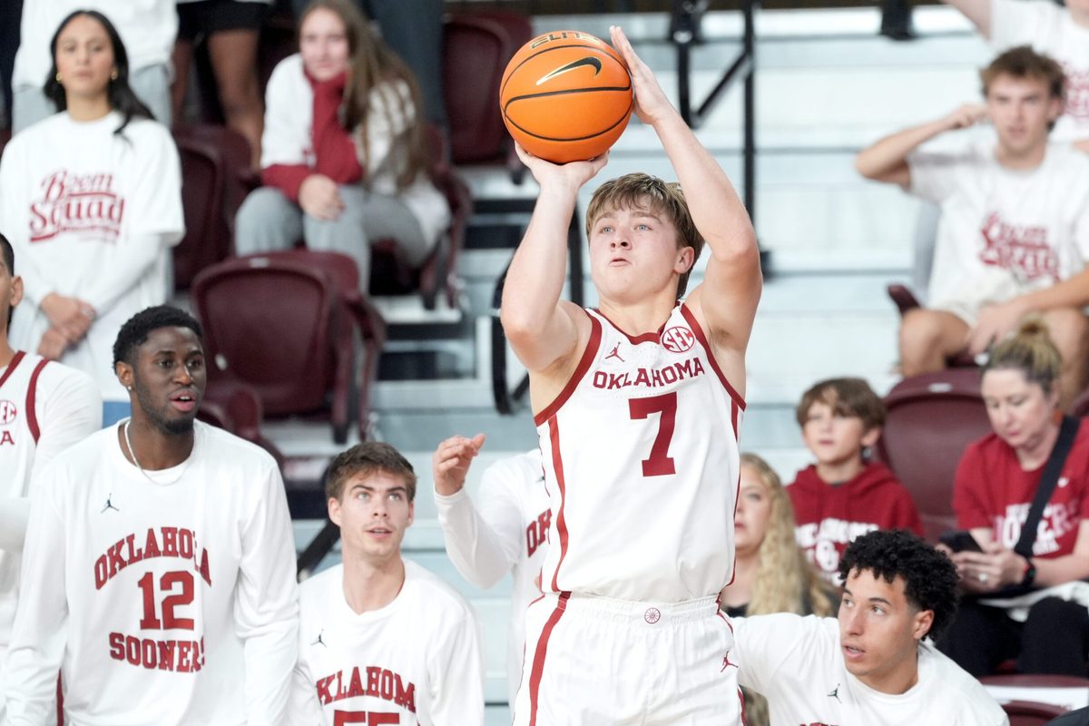 Oklahoma's Dayton Forsythe (7) makes a 3-point basket in the second half of the college basketball game between the University of Oklahoma Sooners and the University of Arkansas-Pine Bluff at McCasland Field House in Norman, Okla., Tuesday Nov., 11, 2025.
