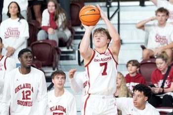 Oklahoma's Dayton Forsythe (7) makes a 3-point basket in the second half of the college basketball game between the University of Oklahoma Sooners and the University of Arkansas-Pine Bluff at McCasland Field House in Norman, Okla., Tuesday Nov., 11, 2025.
