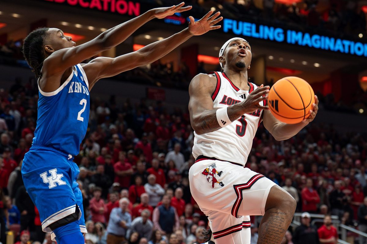 Louisville Cardinals guard Ryan Conwell (3) drove to the basket during the second half as the Louisville Cardinals hosted the Kentucky Wildcats at the KFC Yum! Center on Tuesday, Nov. 11, 2025. The Cardinals defeated the Wildcats 96-88.
