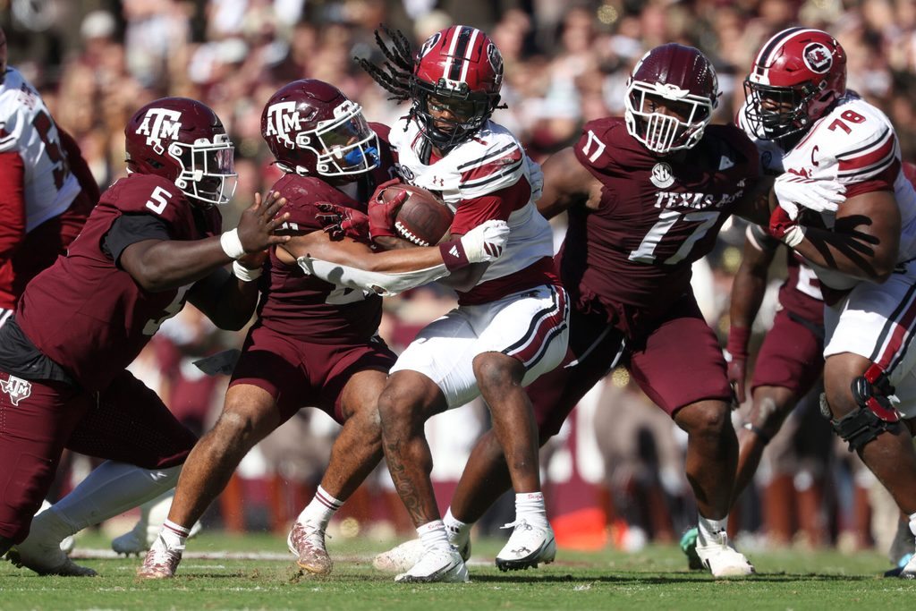 Nov 15, 2025; College Station, Texas, USA; Texas A&M Aggies linebacker Taurean York (21) tackles South Carolina Gamecocks running back Rahsul Faison (1) during the third quarter at Kyle Field. Mandatory Credit: Troy Taormina-Imagn Images