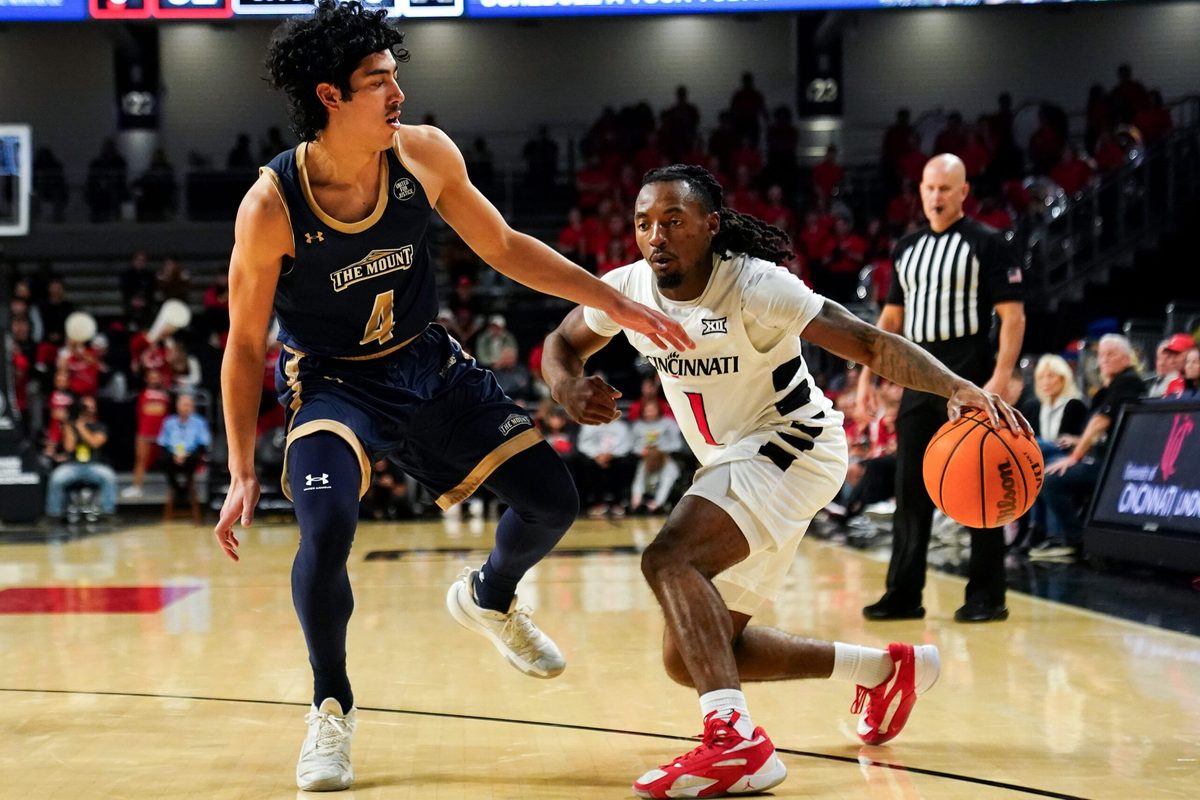 Cincinnati Bearcats guard Day Day Thomas (1) handles the ball in the second half of a NCAA men’s basketball game between the Cincinnati Bearcats and Mount St. Mary’s Mountaineers, Sunday, Nov. 16, 2025, at Fifth Third Arena in Cincinnati. Bearcats won 72-55.