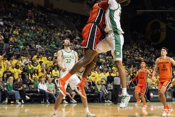 Oregon State’s Yaak Yaak, left, fouls Oregon’s Devon Pryor as he tries for a dunk in the closing moments of the game at Matthew Knight Arena in Eugene Nov. 17, 2025.