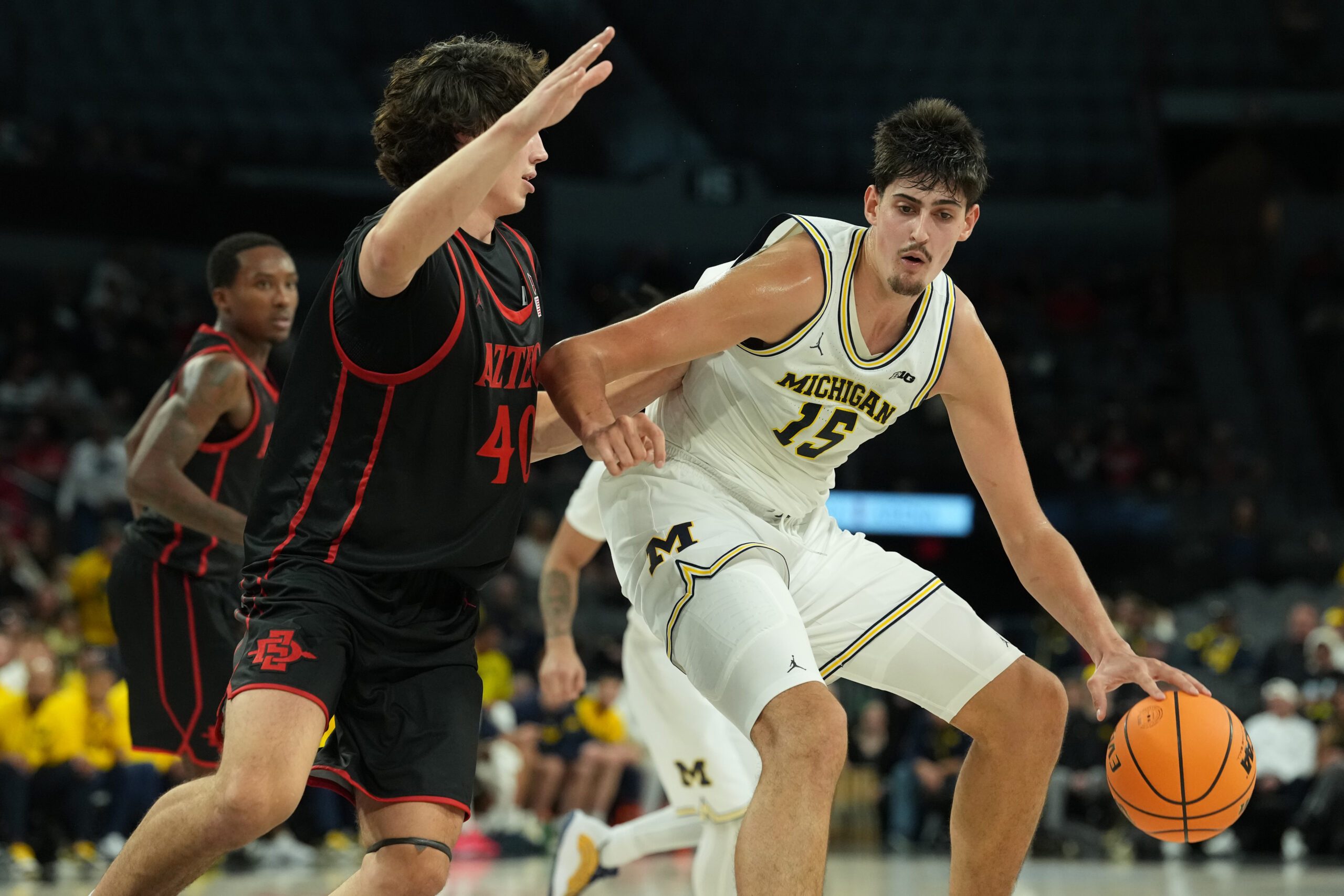 Nov 24, 2025; Las Vegas, Nevada, USA; Michigan Wolverines center Aday Mara (15) controls the ball against San Diego State Aztecs forward Miles Heide (40) during the first half in a 2025 Players Era Festival group play game at Michelob Ultra Arena. Mandatory Credit: Kirby Lee-Imagn Images