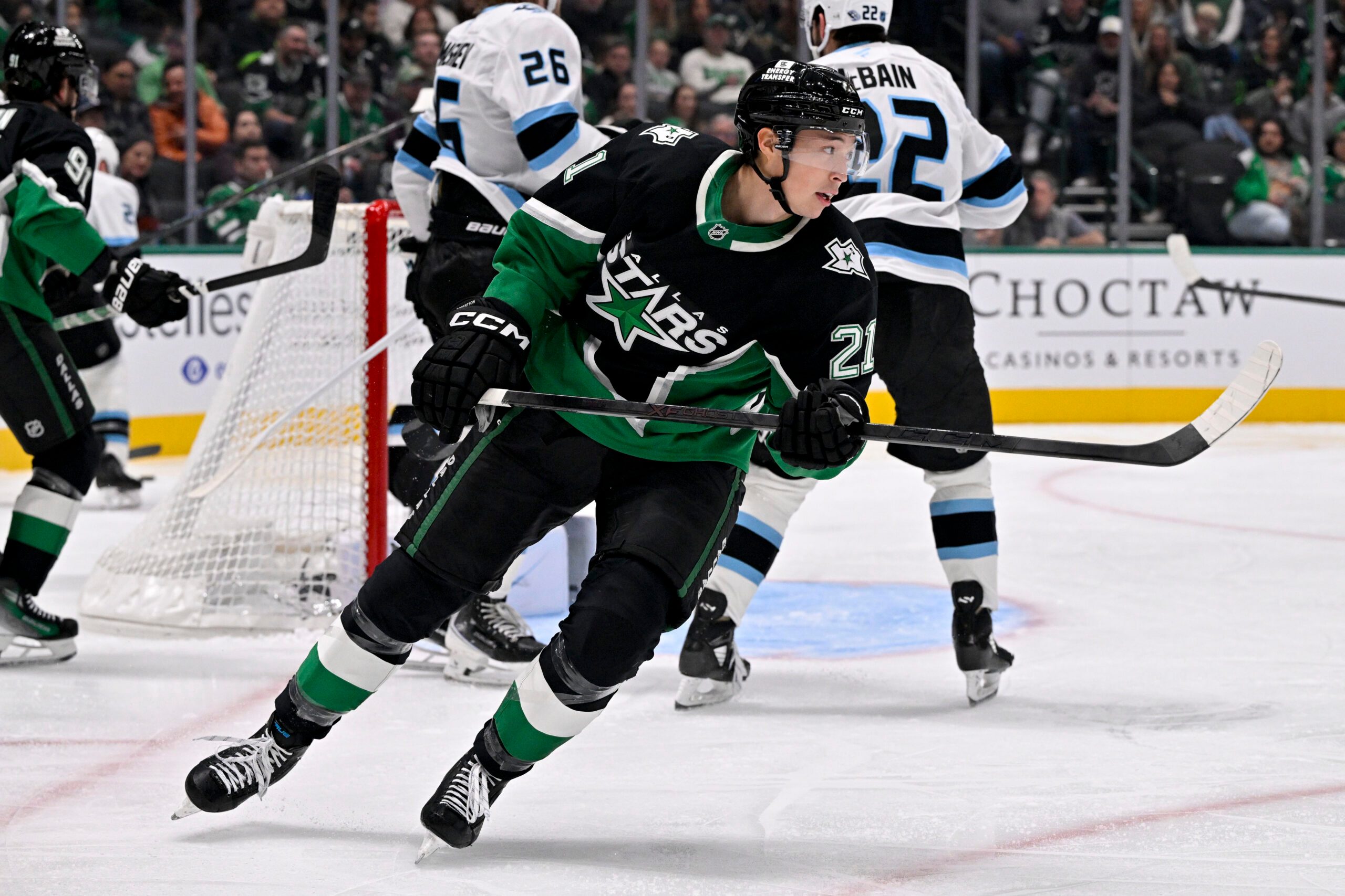 Nov 28, 2025; Dallas, Texas, USA; Dallas Stars left wing Jason Robertson (21) skates against the Utah Mammoth during the second period at the American Airlines Center. Mandatory Credit: Jerome Miron-Imagn Images