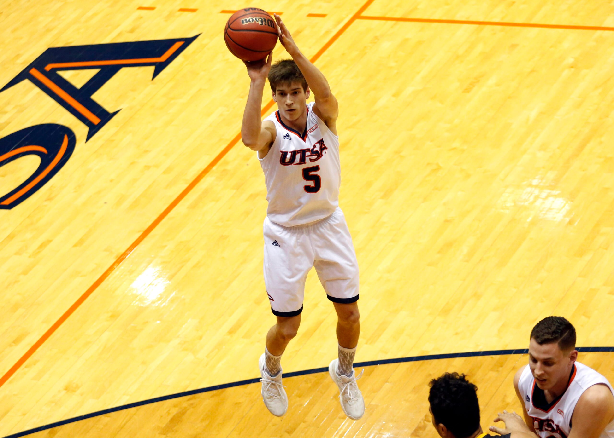 Feb 9, 2017; San Antonio, TX, USA; UTSA Roadrunners guard Giovanni De Nicolao (5) shoots the ball against the Southern Miss Golden Eagles during the first half at UTSA Convocation Center. Mandatory Credit: Soobum Im-Imagn Images