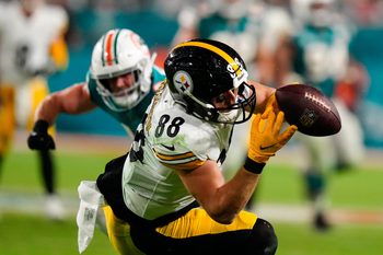 Oct 23, 2022; Miami Gardens, Florida, USA; Pittsburgh Steelers tight end Pat Freiermuth (88) drops a pass against the Miami Dolphins during the second half at Hard Rock Stadium. Mandatory Credit: Rich Storry-Imagn Images