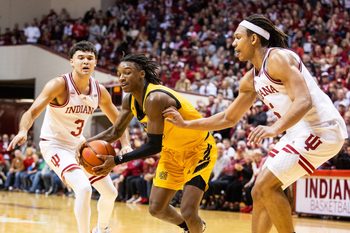 Dec 29, 2023; Bloomington, Indiana, USA; Kennesaw State Owls guard Simeon Cottle (5) passes the ball while Indiana Hoosiers forward Malik Reneau (5) defends in the second half at Simon Skjodt Assembly Hall. Mandatory Credit: Trevor Ruszkowski-Imagn Images